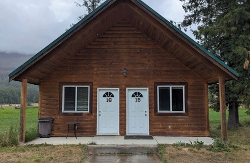 Regional District of Fraser-Fort George Apartment | Cozy and Relaxing Getaway Cabins 16