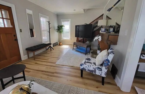 Mayfield Heights House | Cozy and Spacious 3 b 1.5 Bath