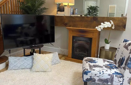 Mayfield Heights House | Cozy and Spacious 3 b 1.5 Bath