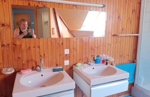 Fruges House | Cozy and tranquil double room with large desk