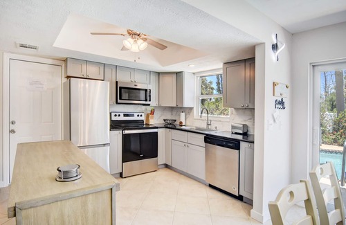 Saint James City Cottage | Cozy and warm 3-bedroom cottage with a pool in the island