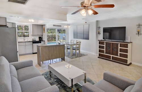 Saint James City Cottage | Cozy and warm 3-bedroom cottage with a pool in the island