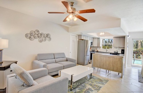 Saint James City Cottage | Cozy and warm 3-bedroom cottage with a pool in the island