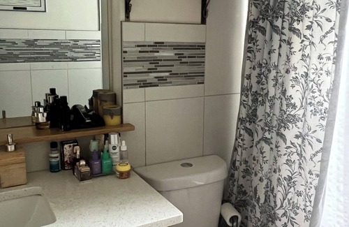 Renfrew House | Cozy and Welcoming Inner City Bungalow
