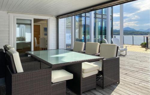Ulstein Municipality Apartment | Cozy Apartment In Gurskøy With Sauna