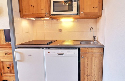 La Perriere Apartment | Cozy Apartment in La Tania - Ski-In/Ski-Out, 1 Bedroom, Balcony, Sleeps 4