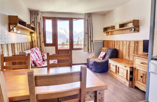 La Perriere Apartment | Cozy Apartment in La Tania - Ski-In/Ski-Out, 1 Bedroom, Balcony, Sleeps 4