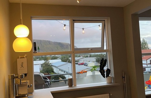 Mosfellsbaer Condo | Cozy apartment in Mosfellsbær with mountain views, ideal for couples or families