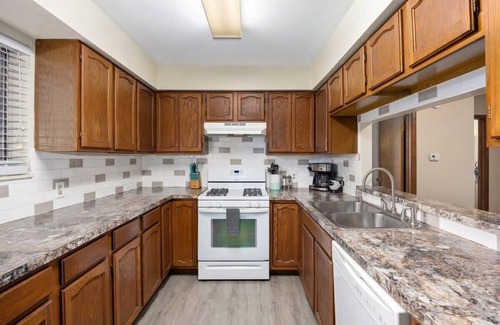 Rockford Apartment | Cozy apartment near Lake Bella Vista