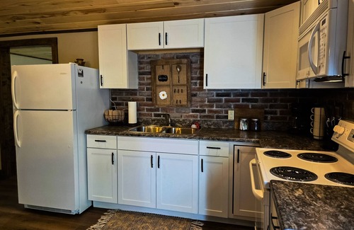 Del Norte Apartment | Cozy apartment with full kitchen, patio, grill & convenient location