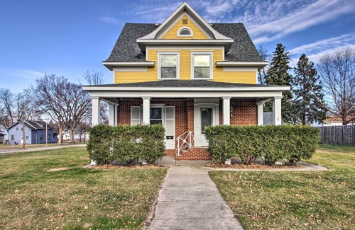 Appleton Cottage | Cozy Appleton Getaway w/Screened-in Porch + Yard!