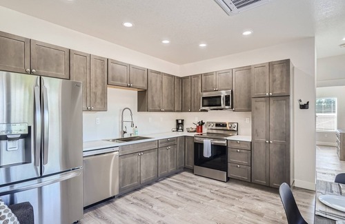 Belmar Park Apartment | Cozy Apt in Quiet Neighborhood