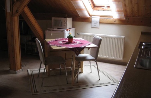 Moosbach Apartment | Cozy attic apartment (34sqm) with living/dining area and free WiFi