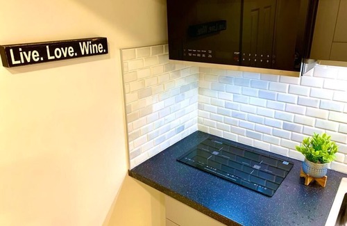 Oakville Apartment | Cozy basement studio apartment