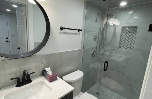 Oakville Apartment | Cozy basement studio apartment