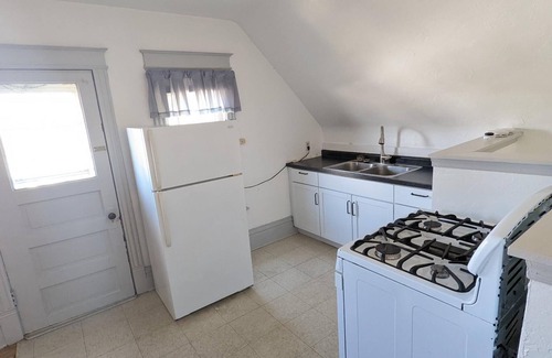 Bay View Apartment | Cozy Bay View Crashpad