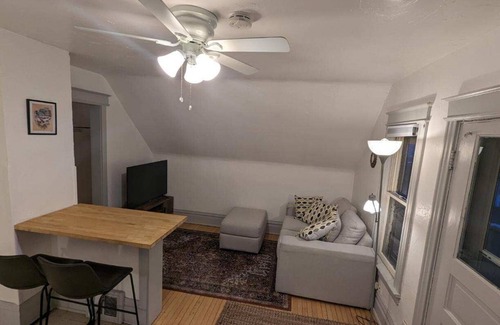 Bay View Apartment | Cozy Bay View Crashpad