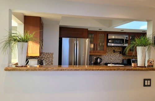 Newport Shores House | Cozy Beach Bungalow! Only 5 minute walk to the Beach and Pet Friendly!