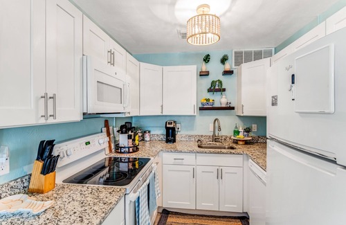 Sunny Shores House | Cozy beach house - 5 min walk to the beach (Pet-Friendly!)