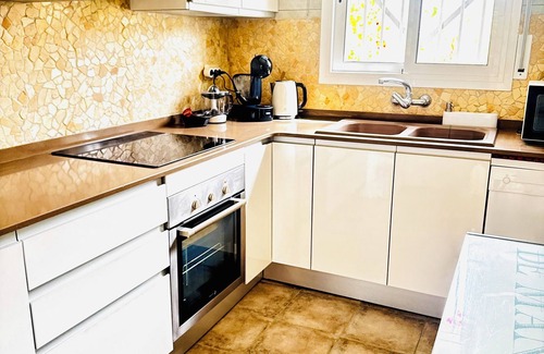 Comarruga House | Cozy beach house with private pool 5 min walk from the beach, family-friendly
