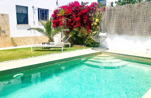 Comarruga House | Cozy beach house with private pool 5 min walk from the beach, family-friendly