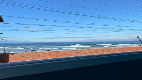 Redhill Apartment | Cozy Beachside Studio Apartment on Surfers Corner