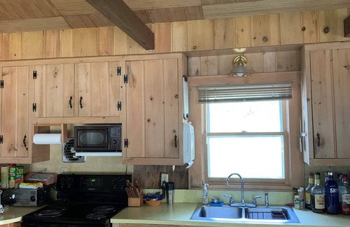 New London Cottage | Cozy beautiful cottage on the Wolf River located 5 miles New London