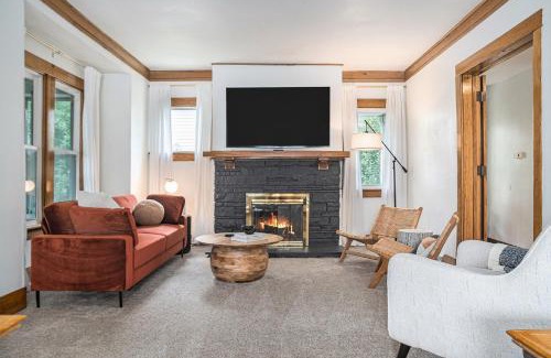 Downtown Omaha House | Cozy Boho Retreat Blocks from UNMC