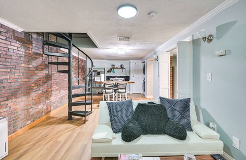 Roxbury Apartment | Cozy Boston Apartment Near Franklin Park Zoo!