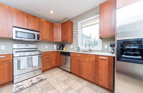 Framingham House | Cozy Boston Homestead : Sleeps 8, Pet Friendly