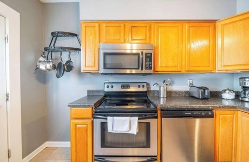 Italian Village Condo | Cozy Brick-Short North Condo - [fenced yard] - OSU