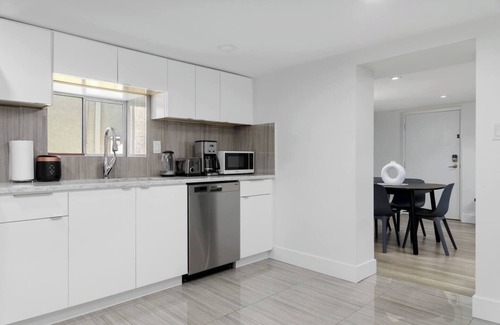 Dunbar House | Cozy BSMT suite Near UBC, Kits, and DT
