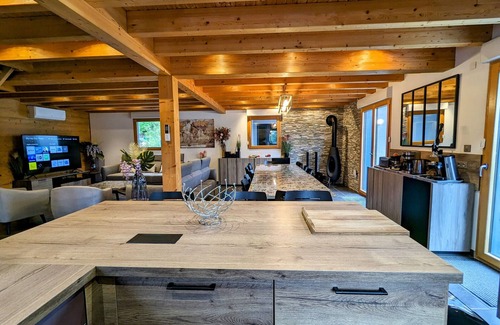 Dommartin-les-Remiremont Cottage | Cozy chalet with sauna and spa in the Vosges