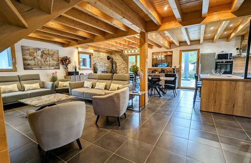 Dommartin-les-Remiremont Cottage | Cozy chalet with sauna and spa in the Vosges