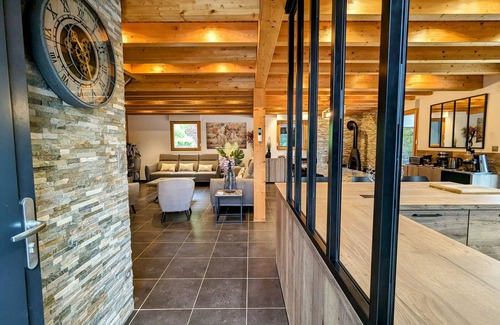 Dommartin-les-Remiremont Cottage | Cozy chalet with sauna and spa in the Vosges