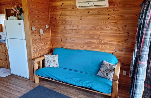 Oriental Cabin | Cozy cabin #1 on Neuse River in charming Oriental with WiFi, AC