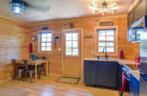 McMurrich/Monteith Cabin | Cozy Cabin + Bunkie~lakefront~muskoka~watertoys