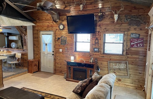 Wheeler County Cabin | Cozy cabin getaway at the Lake