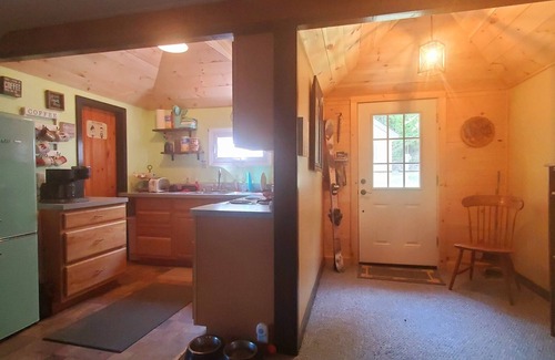 Poultney Cabin | Cozy Cabin Getaway