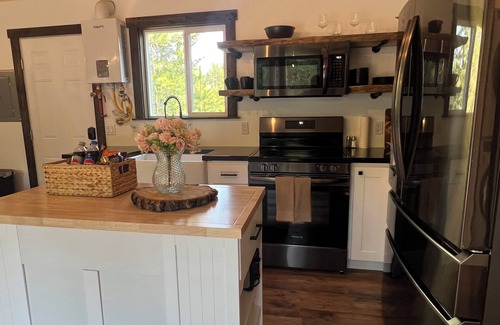 Athol Cabin | Cozy cabin in charming forested area
