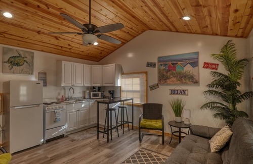 Senecaville Cabin | Cozy cabin in delightful Senecaville with WiFi, AC