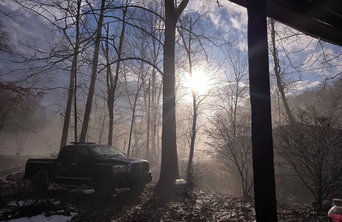 Glouster Cabin | Cozy cabin in peaceful Glouster with WiFi, AC, Very Quiet in a beautiful area.