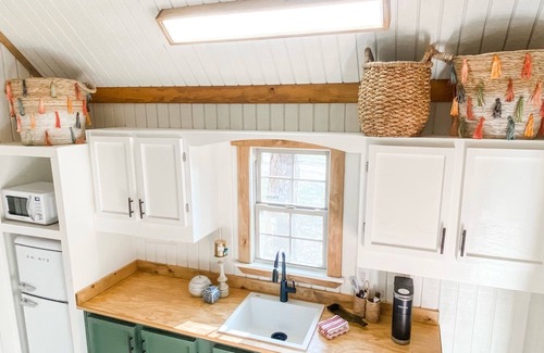 Washington Parish Cabin | Cozy cabin in serene natural setting. Rustic charm with modern amenities!