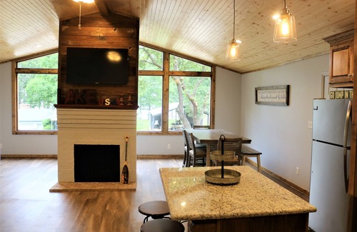 Avinger House | Cozy cabin in the Crestwood Subdivision at Lake O The Pines.