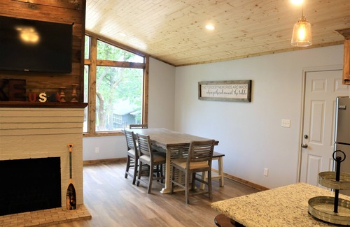 Avinger House | Cozy cabin in the Crestwood Subdivision at Lake O The Pines.