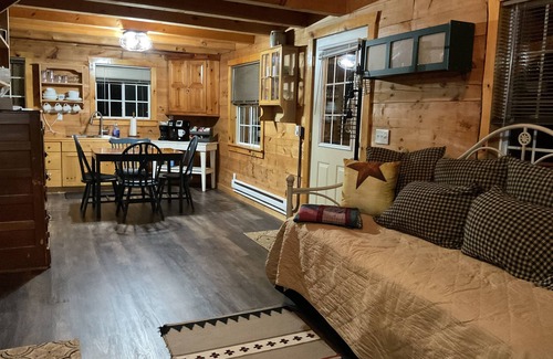 Hillsboro Cabin | Cozy cabin in wonderful Hillsboro with WiFi, AC