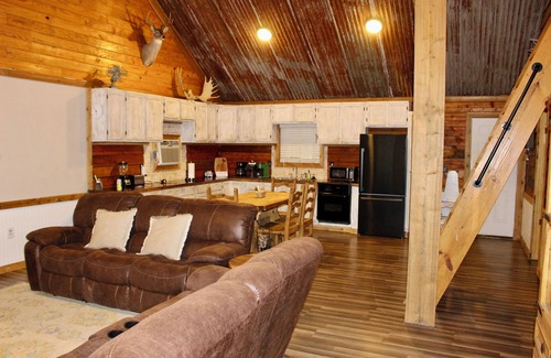 Jasper Cabin | Cozy Cabin Near Rayburn - A Paradise for Anglers, Hunters & Hikers!