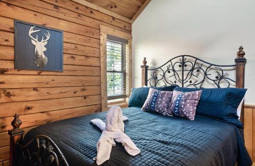 Pigeon Forge House | Cozy Cabin Near Smoky w Resort Pool & Grill