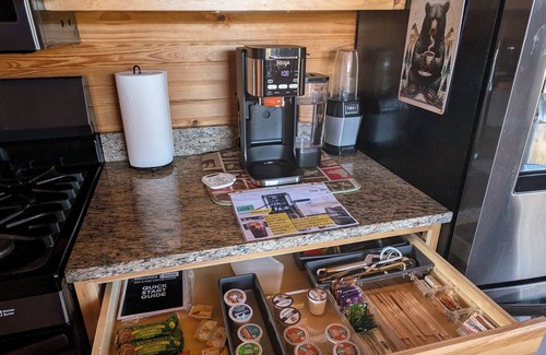 West Plains Cabin | Cozy Cabin on 80 acres in The Ozarks, very unique!