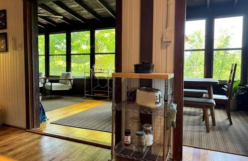 Rileyville Cabin | Cozy Cabin on Shenandoah River —Canoe, Kayak, Hot Tub, WiFi, EV Charger, AC, TV